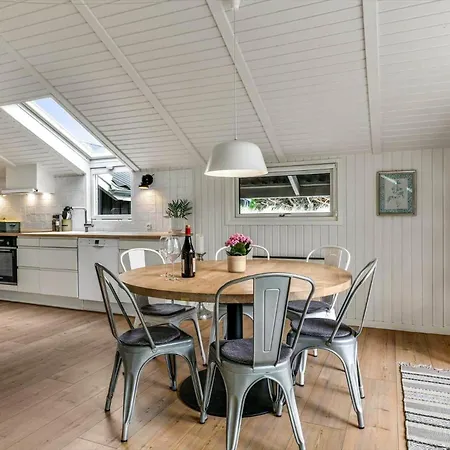 Bv314-blavand-harestien-6 * Blåvand